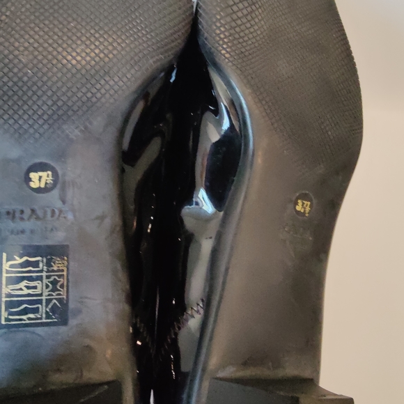 Prada Women's Patent leather Pump - Picture 12 of 12